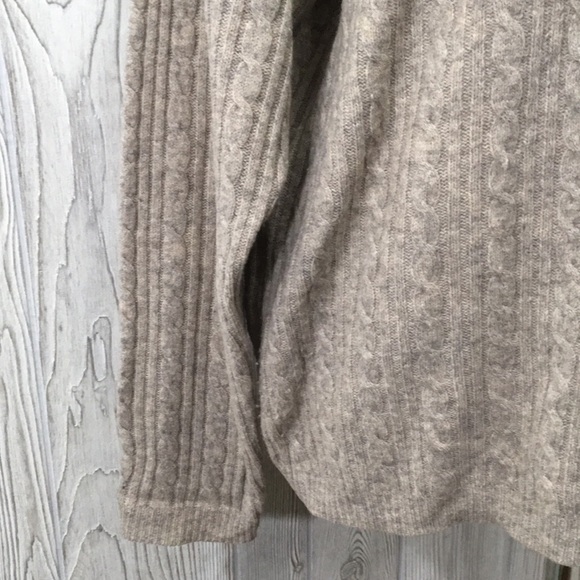Banana Republic Vneck Sweater Tan Large (discount for damage) - Picture 6 of 11